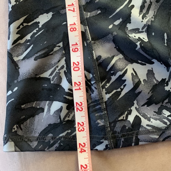 SKECHERS. Performance Activewear. Work Out Top. Size S. - Picture 8 of 9